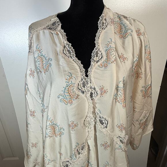 Victoria’s Secret Robe M/L Ivory Lace Trim Floral Embroidered Kimono Wrap Lounge - Picture 4 of 8